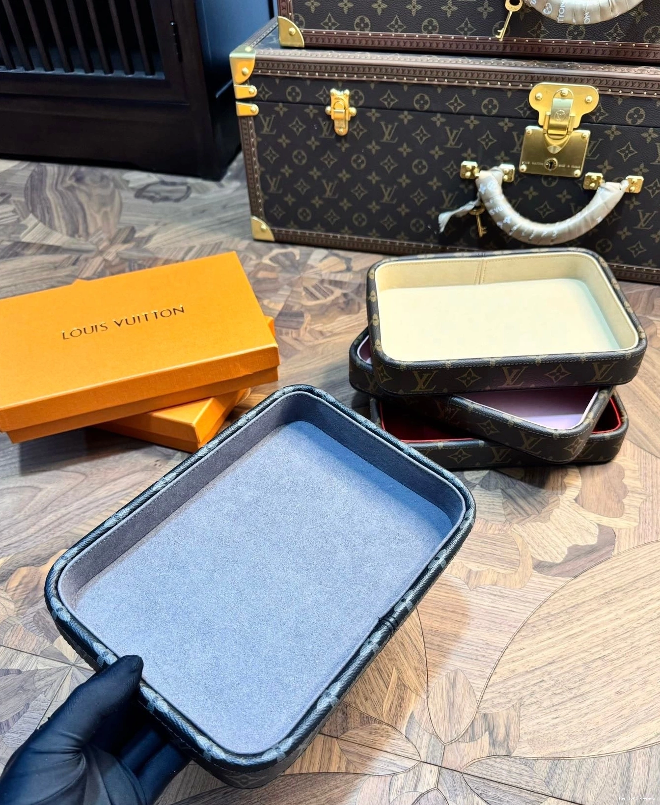 CUSTOM TRAY VALET LV 0804